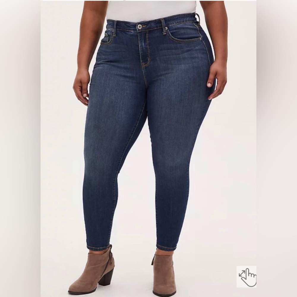 Torrid Sky High Skinny Crop Dark Wash Distressed Jeans Size 18